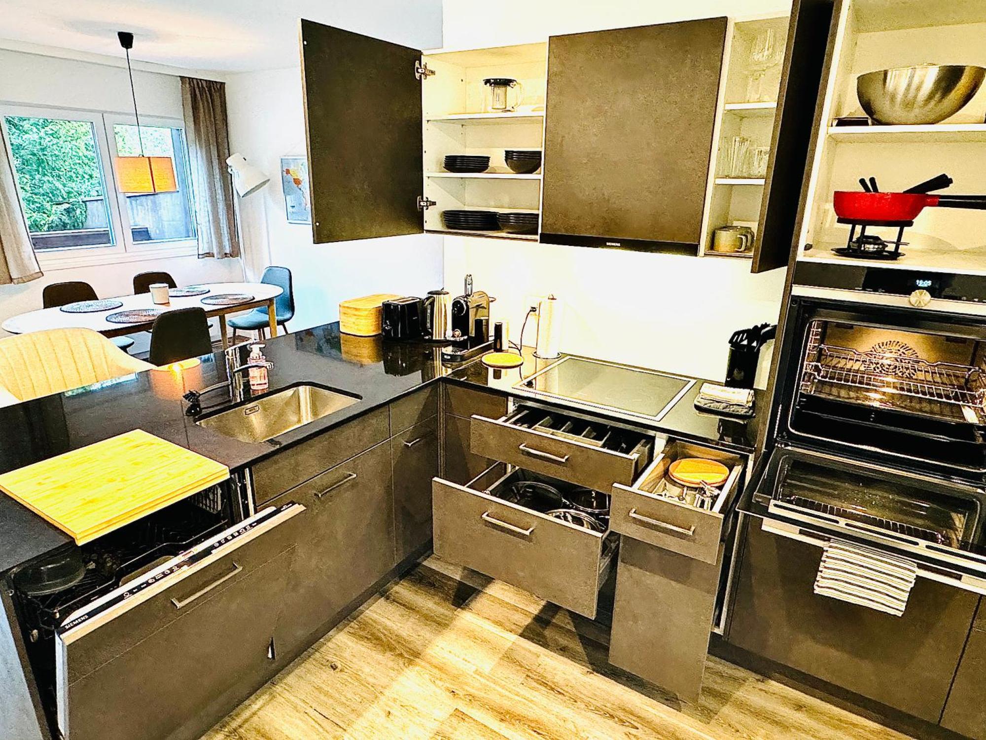 Bellevue & Classy Mountain View Apartment Kandersteg Bagian luar foto