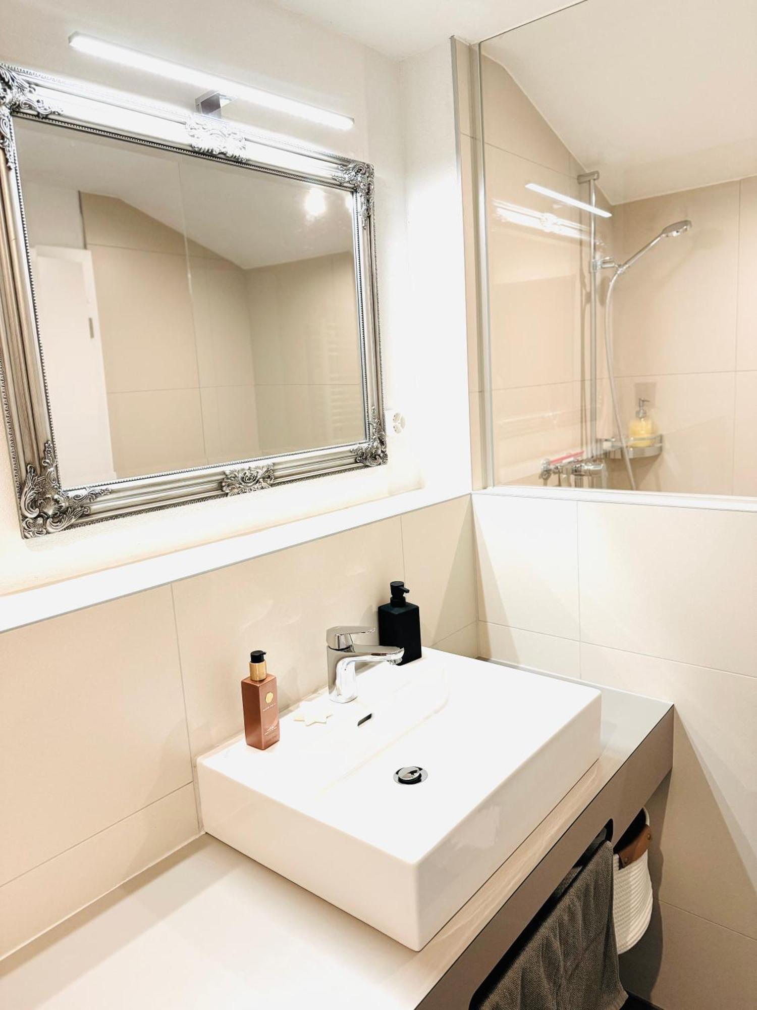 Bellevue & Classy Mountain View Apartment Kandersteg Bagian luar foto