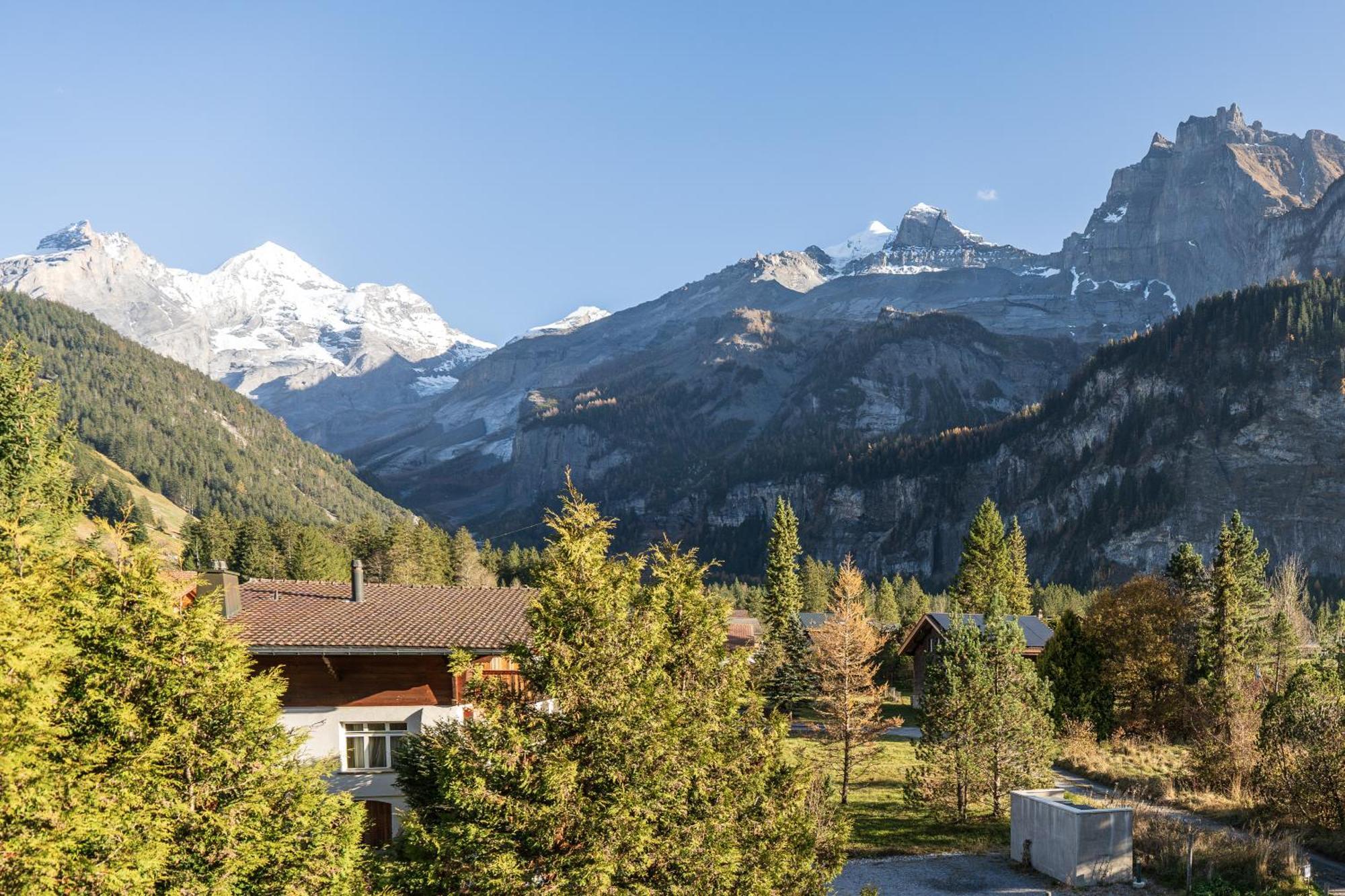 Bellevue & Classy Mountain View Apartment Kandersteg Bagian luar foto